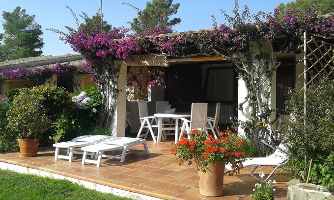 San Teodoro House | terraced house with direct access to the beach