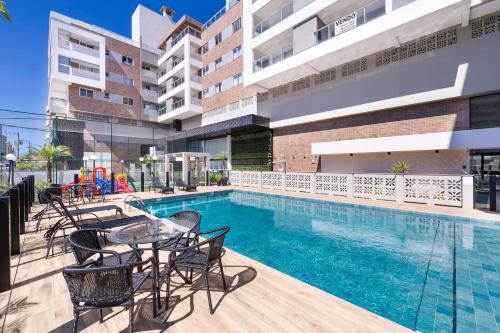 Bombas Apartment | Terrazzo 401A - Apartamento 02 suítes - Acomoda até 05 pessoas - À poucos metros da praia de Bombas - (Consultar serviços de roupa de cama e banho)