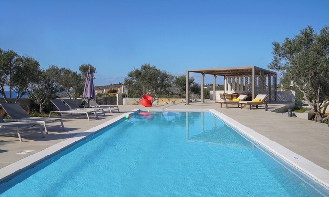 Tersanas House | Tersanas Mare Green - Pool Home w. Large Outdoors