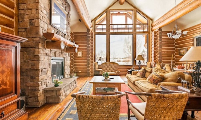 Victor Cabin | TetonCabin with hot tub and ac