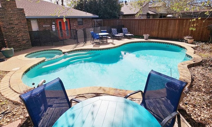 Lewisville House | Texan Tranquility Retreat