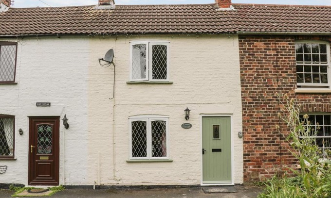 Roos House | Thames Cottage
