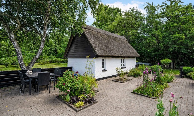 Ørsted Villa | Thatched farmhouse 400 meters from the water