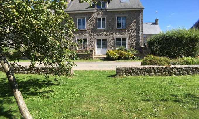 Reville House | The 36 is rated 2 *. 500 meters from the sea.