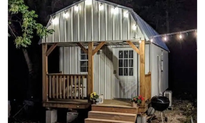 Mammoth Spring Cabin | The "40 Steps" Cabin Tiny house