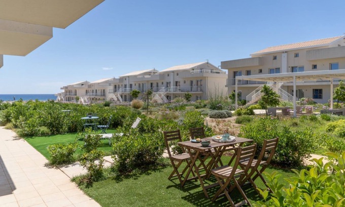 Pachino Apartment | The accommodation (on the ground floor: a step at the entrance) is organized as follows:- LIVING ROOM with KITCHENETTE (induction hob, fridge, freezer, oven, microwave, kettle, wine glasses and kitchenware), dining table, double sofa bed and flat-screen