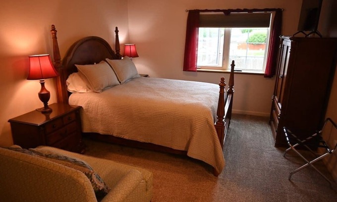 Fairbanks Apartment | The Adamina - Seward Suite
