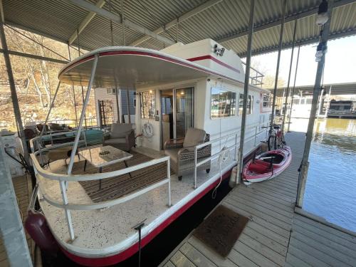 Downtown Knoxville House | The Albatross-Houseboat DT Knox