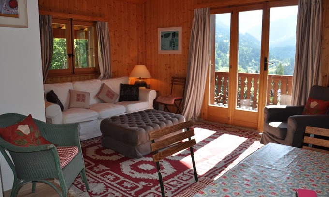 Barboleusaz Apartment | The apartment is located opposite the Bois-Gentil train stop and about 1 km from the departure of th