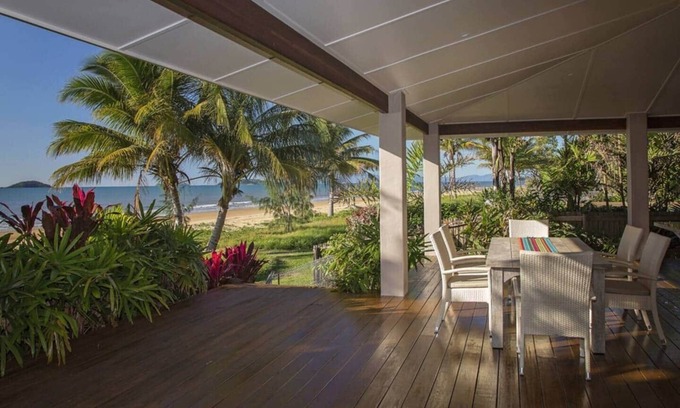 Mission Beach House | The Artist House - Absolute Beachfront