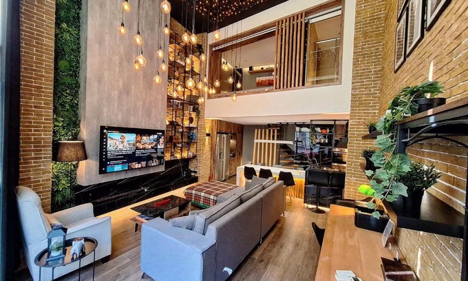 Omonia Apartment | The Athens Loft with private gym and billiards