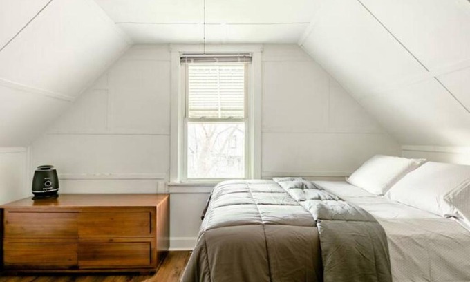 Irving Park East Apartment | The Avondale Attic