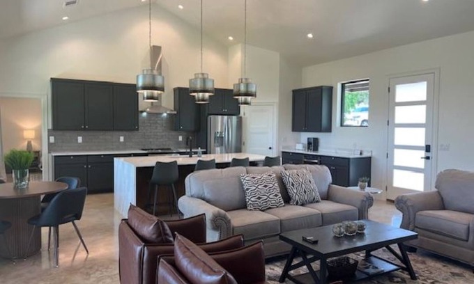 Fredericksburg House | The Axis Haus. A Fredericksburg gem. 3 minutes from Main Street Fredericksburg