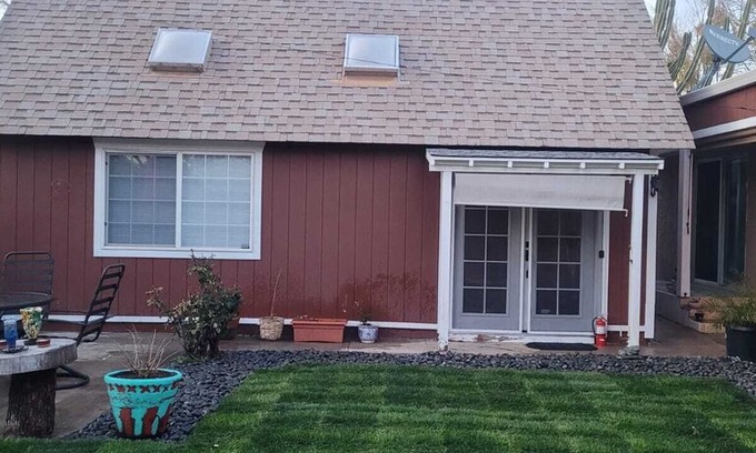 Modesto House | The backyard house is your home away from home