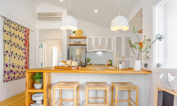 Belmont House | The Bail - Belmont/Pet Friendly