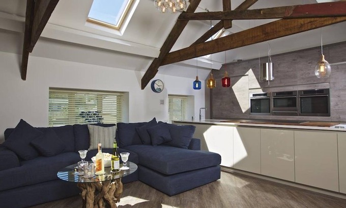 Torcross House | THE BARN, 20 AT THE BEACH, family friendly in Torcross
