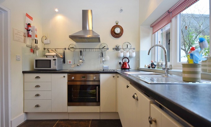 Petersfield Cottage | The Barn at Guiles , Petersfield - sleeps 2 guests in 1 bedroom