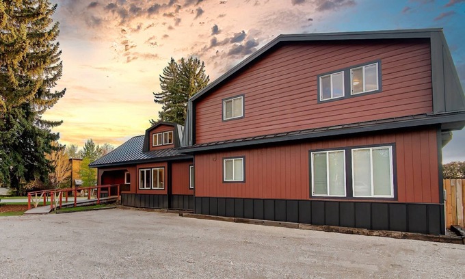 Driggs House | The Barn Driggs – Huge, Newly Renovated Retreat