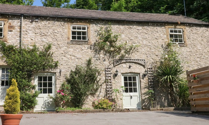 Millers Dale Cottage | THE BARN, family friendly, character holiday cottage in Tideswell