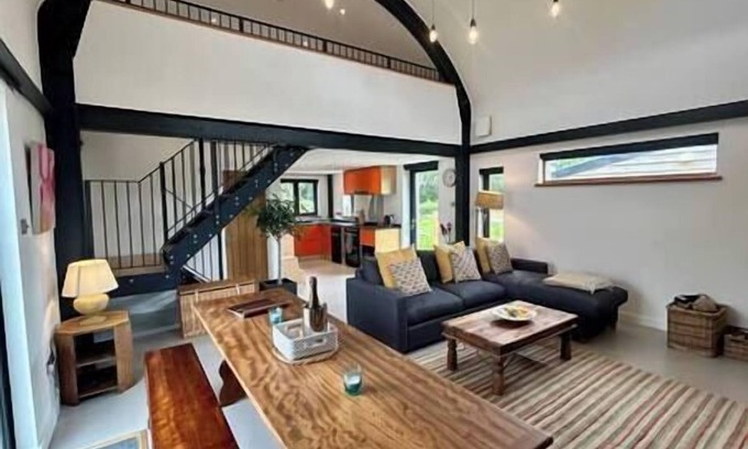 Scaynes Hill House | The Barn