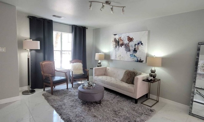 San Antonio House | The Baxter Station is your next stop!