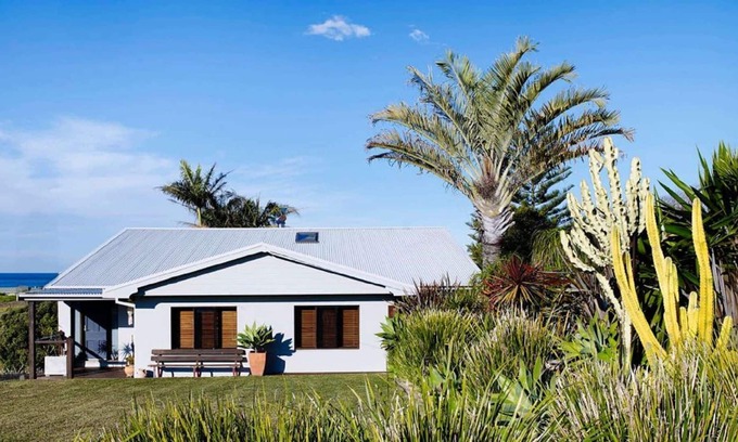 Catherine Hill Bay House | The Bay On The Central Coast by Contemporary Hotels
