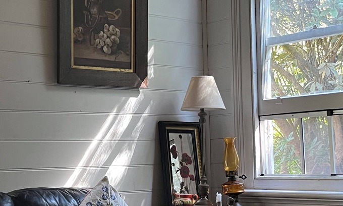 Forrest Cottage | The Bay Rose:nCharming Otways Holiday Cottage:nIdyllic and Peaceful Surrounds nn