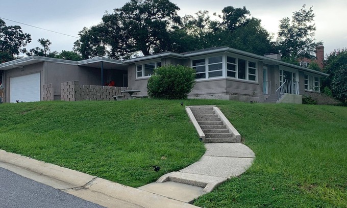 Lakeview House | The Bayou House in East Hill 15 minutes to Pensacola Beach