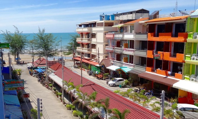 Cha-am Hotel | The Beach Cha am Guest House