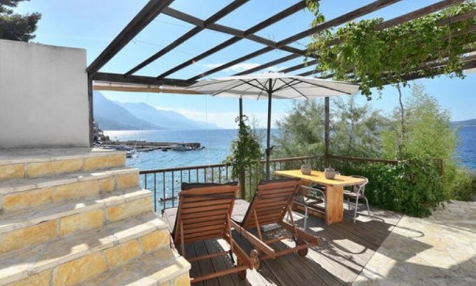 Omis Apartment | The Beach House Croatia | Apartment with Private access to the beach in Pisak