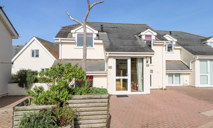 Lusty Glaze Cottage | THE BEACH HOUSE, family friendly, country holiday cottage in Porth