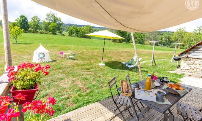 Les Deserts House | THE BEAR FOUNTAIN