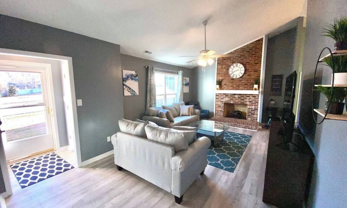 Jacksonville House | The Best Getaway Friends & Family Hangout!