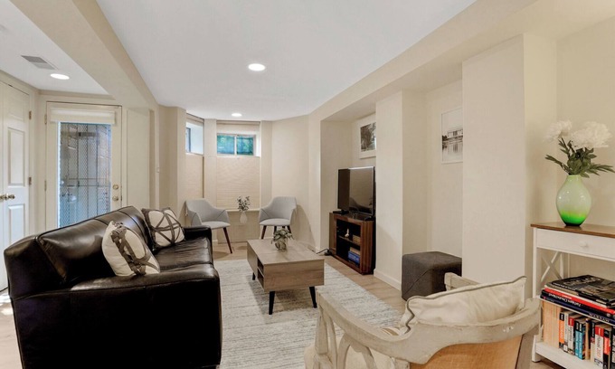 Cardozo Apartment | The Best of Dupont with Parking and Outdoor Space