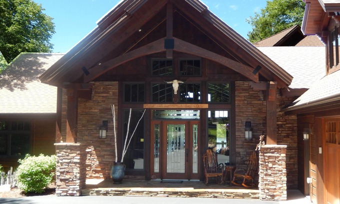 Lake Shore House | The BEST Summer Vacation is at the Loose Moose Lodge!