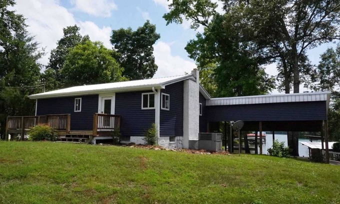 Ten Mile House | The Blue Cat Lodge