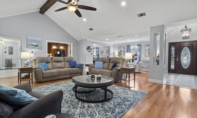 Gulf Hills House | The Blue Heron - close to beach & downtown Ocean Springs! Hot tub, kayaks, dock