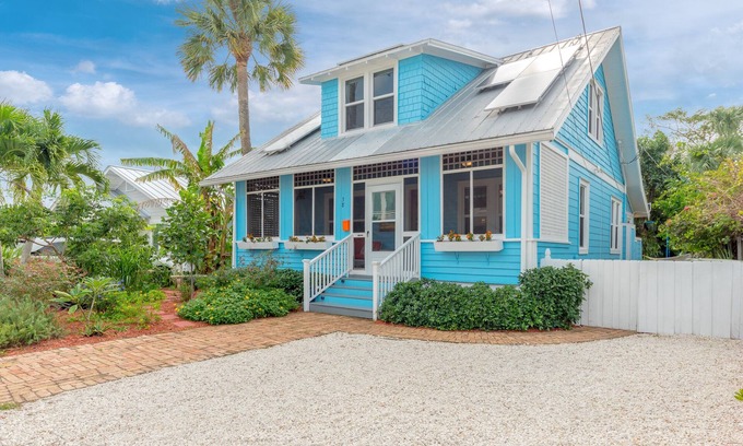 Stuart House | THE BLUE HOUSE AT OLD COLORADO INN