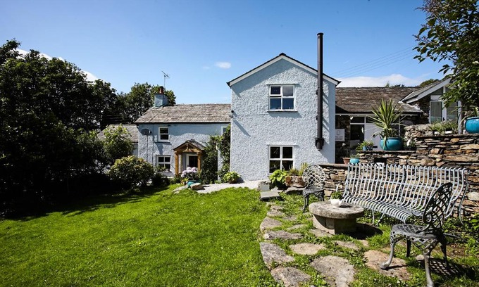 Low Newton Bed & Breakfast | The Blue House Bed and Breakfast