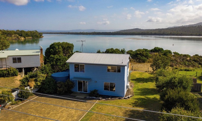 Coles Bay House | The Blue House - Freycinet Holiday Houses