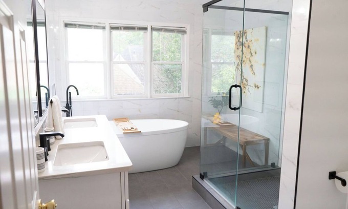 East Side House | The Blue Sapphire, Charming 2BR/2.5 Bath House in Historic Grant Park/Atlanta!