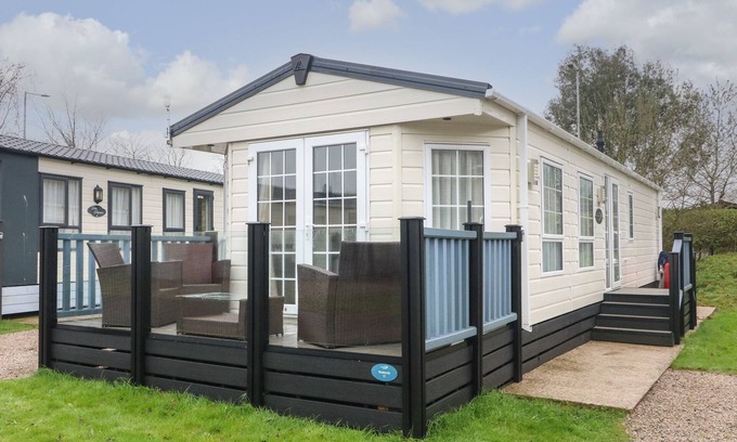 Yealand Conyers Cottage | THE BOBBIN, NUMBER 11, pet friendly, with pool in Carnforth