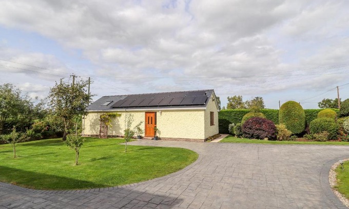 Overton-on-dee House | The Brambles