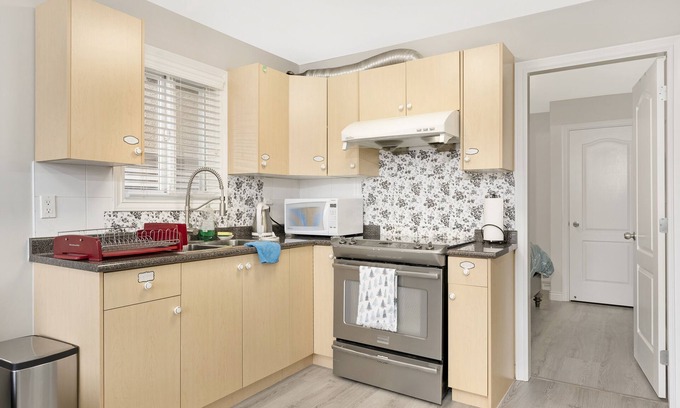 Hastings House | The Bright and Cozy Suite in Nice City - Vancouver!