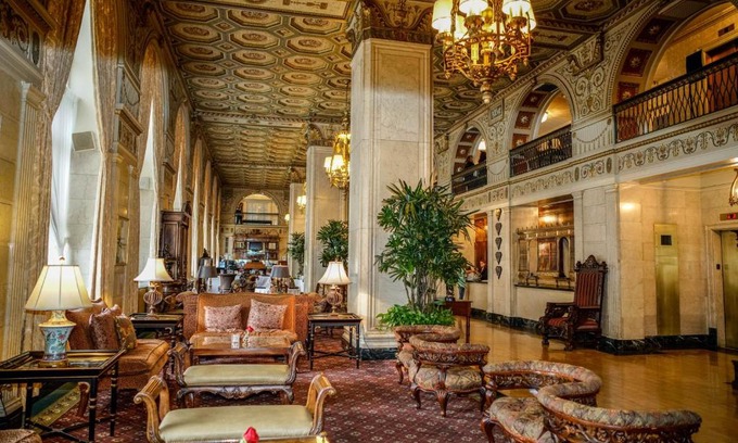 Downtown Louisville Hotel | The Brown Hotel