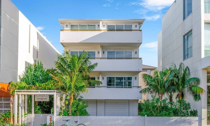 Bondi Beach Apartment | The Bungalows Queen 3