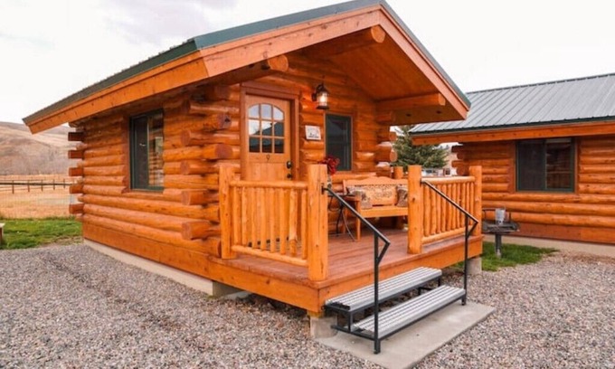 Salmon Cabin | The Bunkhouse Cabin at J&J Cabins