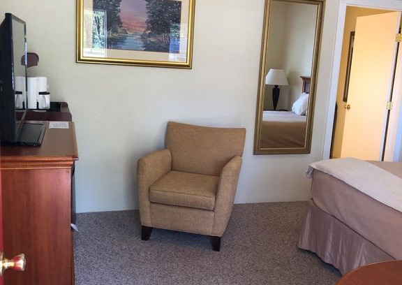 Vernonia Hotel | The Caden Hotel- Deluxe guest 2