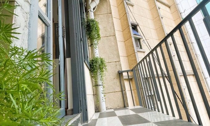 Nguyen Hue Walking Street Apartment | The Cafe Apartment Building