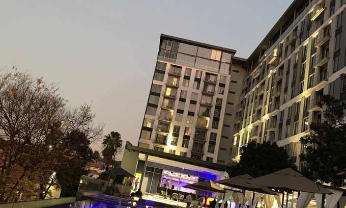 Greater Johannesburg Metropolitan Area Apartment | The Capital on the Park Hotel in Sandton-Luxury One-Bedroom Apartment